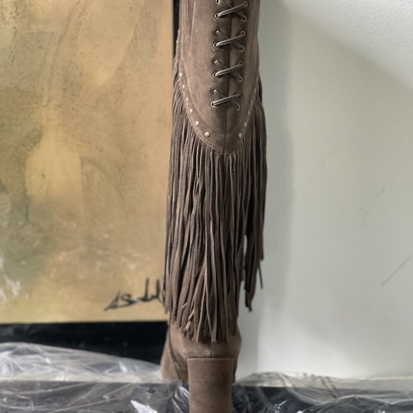 Boots - Picture 3 of 8